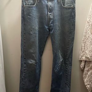 Medium wash levi’s 501